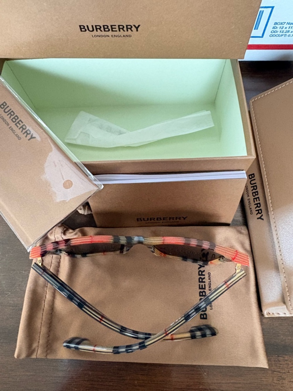 Burberry Plaid Square Sunglasses with Dark Gray Lenses, Burberry BE 4346 ELSA - Picture 4 of 5